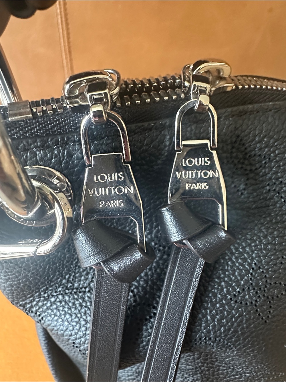 Louis Vuitton Beaubourg Hobo MM Black Mahina Leather w/ Braided-Handle - Picture 3 of 11
